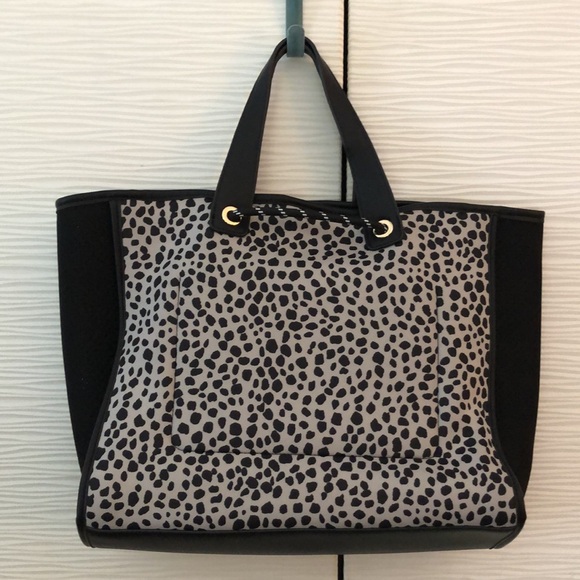 NWT Shiraleah Chicago neoprene black animal print tote w/ pink/orange stripes. - Picture 2 of 10